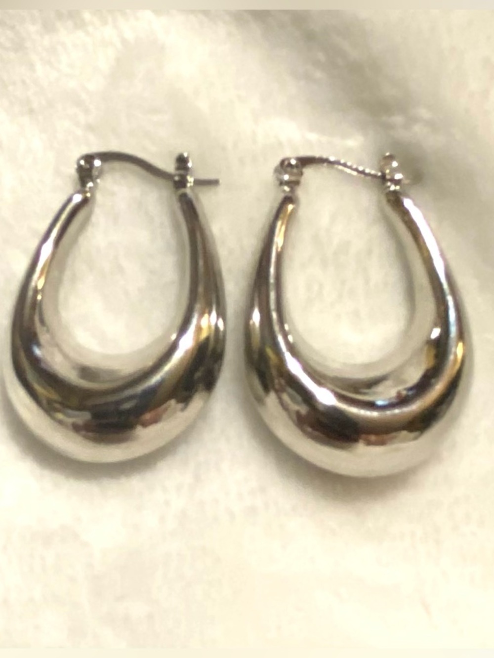 Polished Silver Teardrop Hoop Earrings - Women's Fashion Jewelry